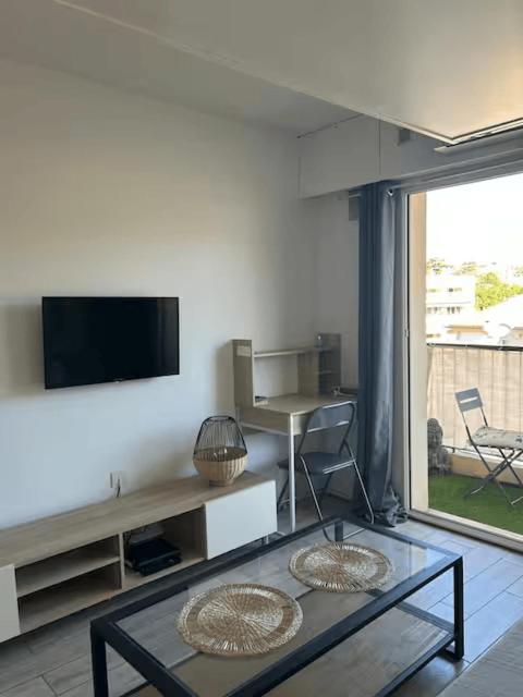 Charming and peaceful studio in the heart of Cannes near the beach, train station & Palais des Festivals - 4