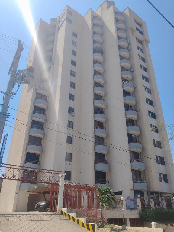 Apartamento Rodadero Con Piscinas y Cancha de Tennis - 4