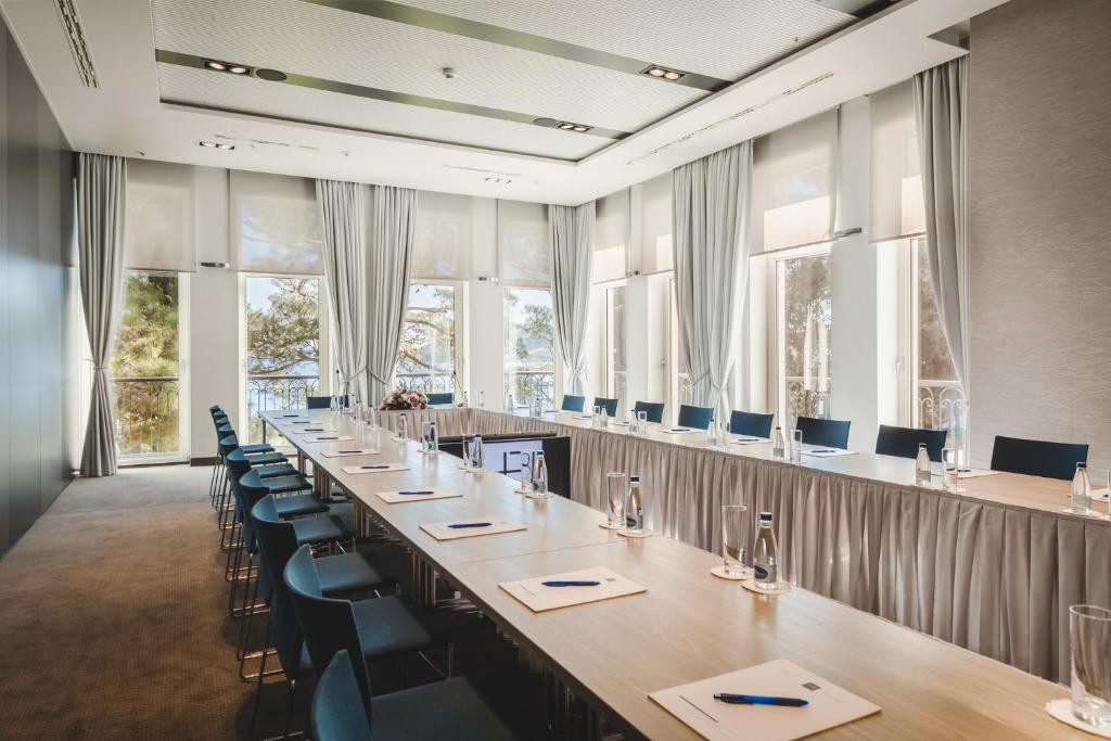 Crowne Plaza Budva by IHG - 2