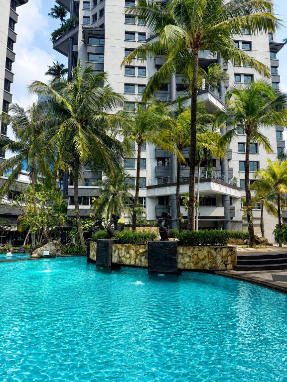 Grand Tropic Suites Hotel