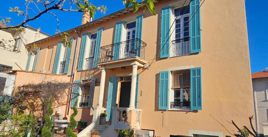 Large 4BR Cannes Villa w Private Garden - 1