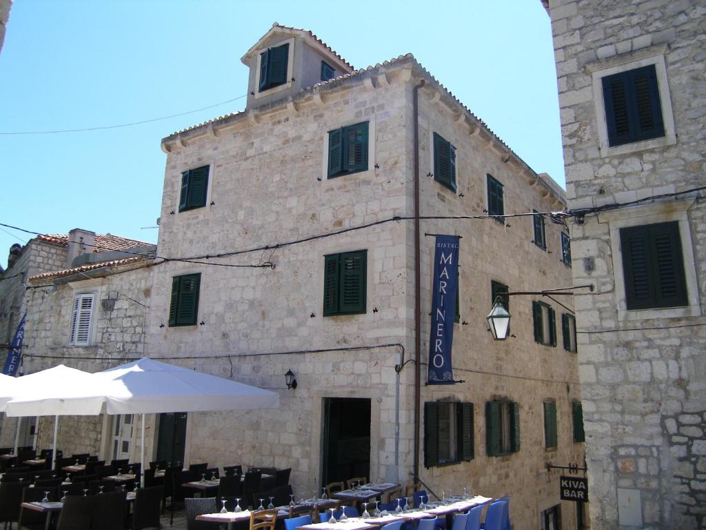 Entrance, Cheap Sleep Marinero in Hvar