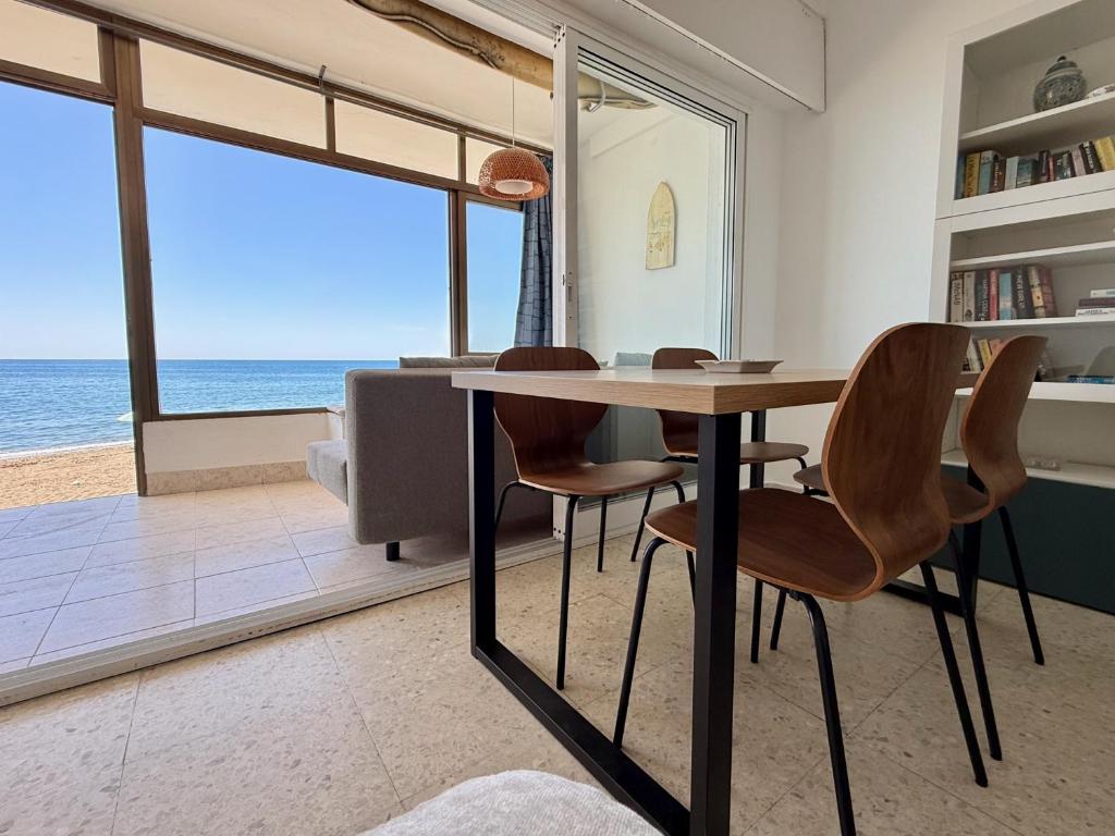 Malibu Beachfront Terrace - 5