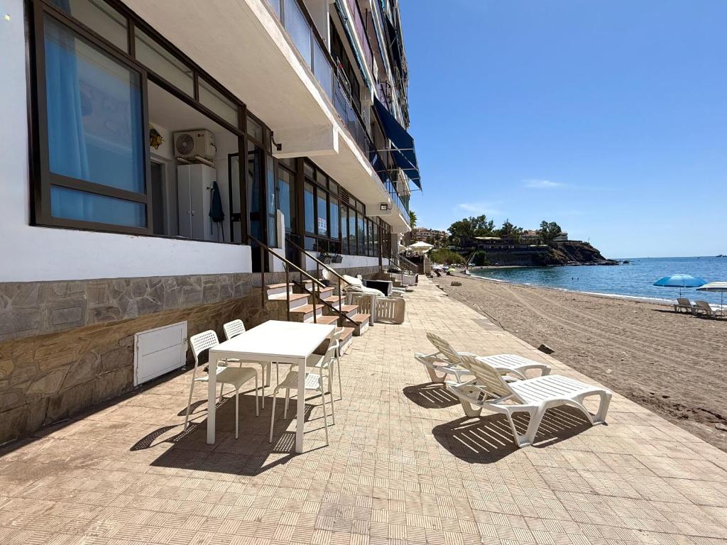 Malibu Beachfront Terrace - 4
