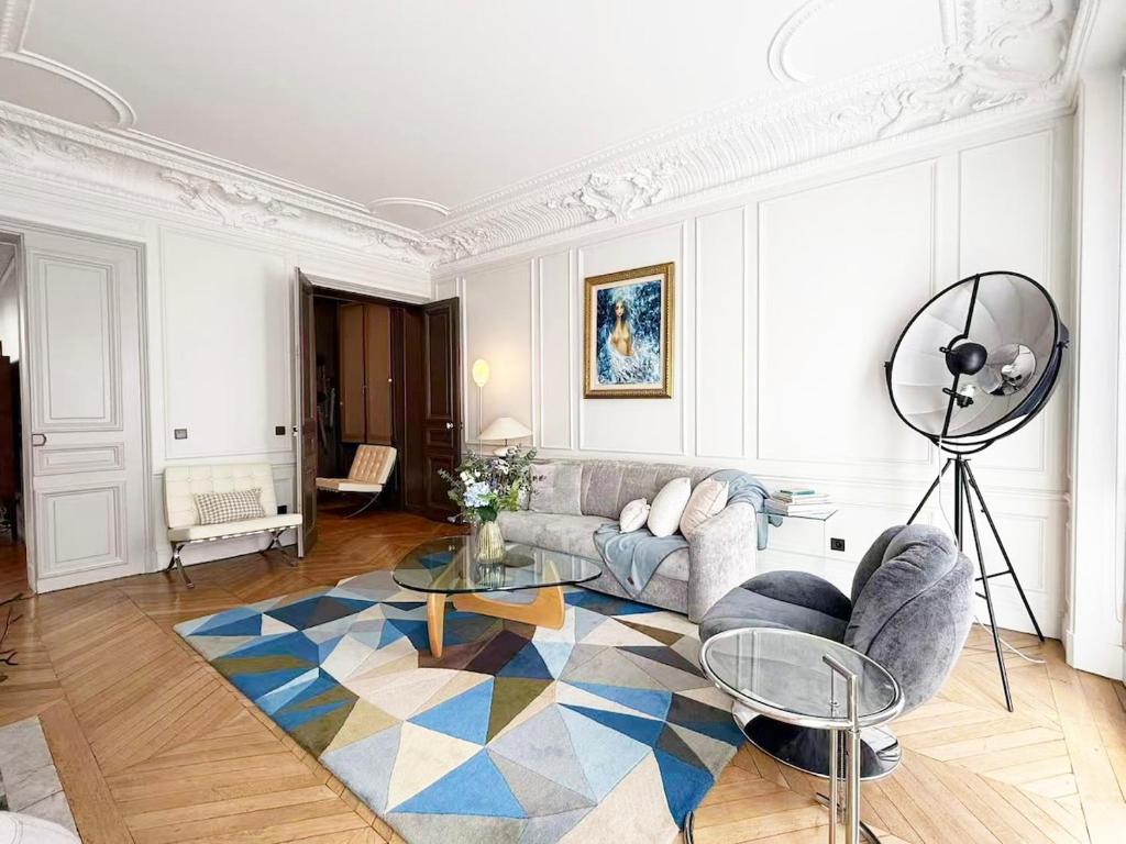 Luxury Haussmannian Apartment - 1