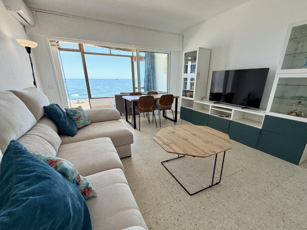 Malibu Beachfront Terrace - 1