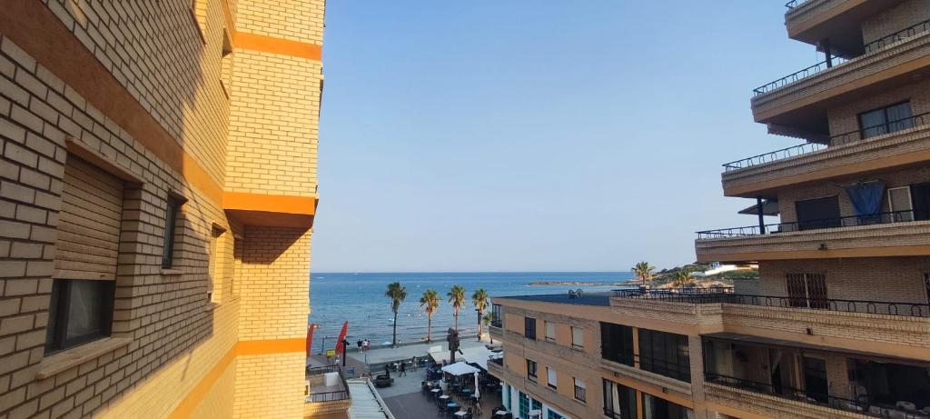 Apartamento primera linea con vistas al mar y montaña - 5
