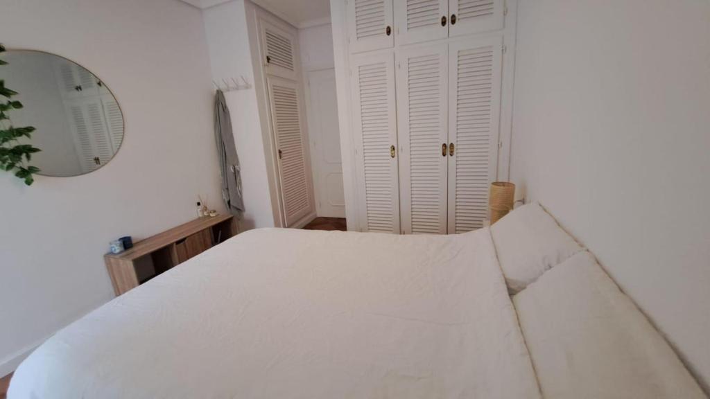 Cozy Apartment in Torrevieja, Within Walking Distance of the Seafront and Amenities - 3