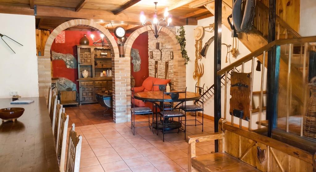 Spacious villa with private pool in La Puebla de Castro - 4