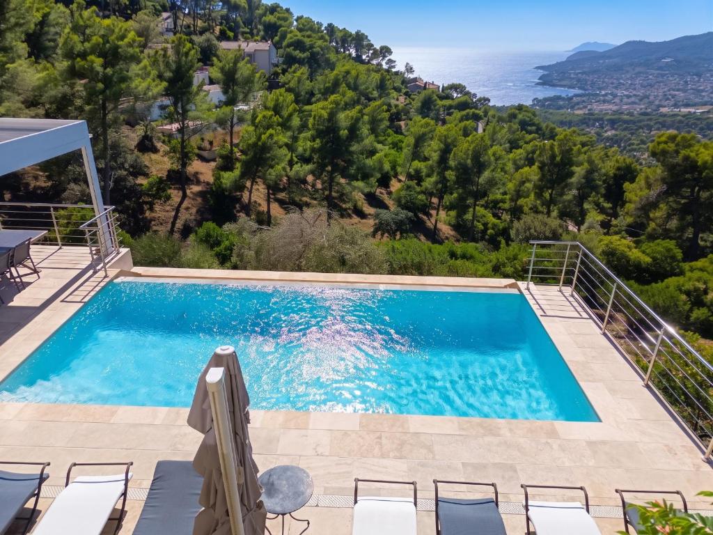 Rez-de-villa de 150 m2 privé dans un domaine clos privé de 3500 m2. - 3