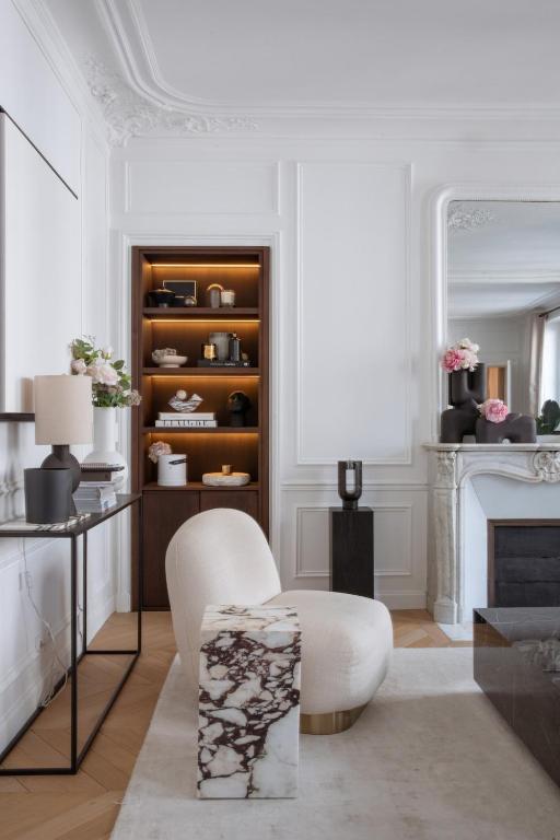 Luxurious Haussmannian Apt - 2