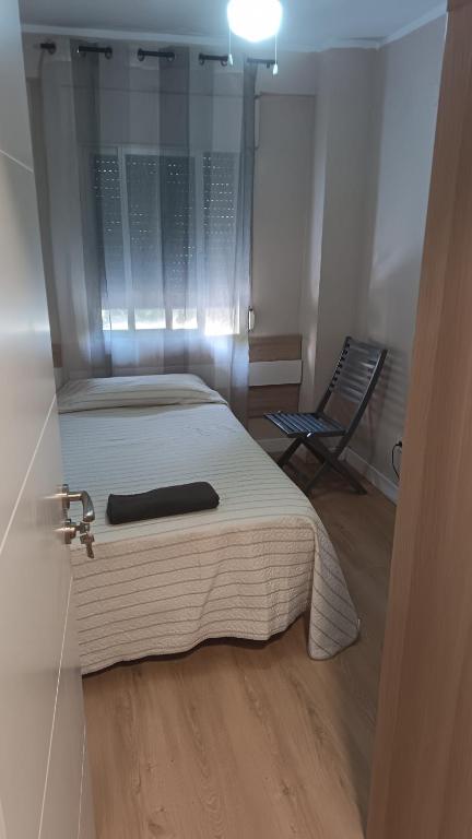 Habitaciones en Apartamento compartido DELICIAS ROOM Cerca del Mar, Aeropuerto, Ave y Metro - 2