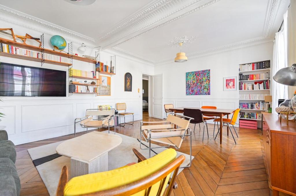 Bright Elegant Two-Bedroom - 3
