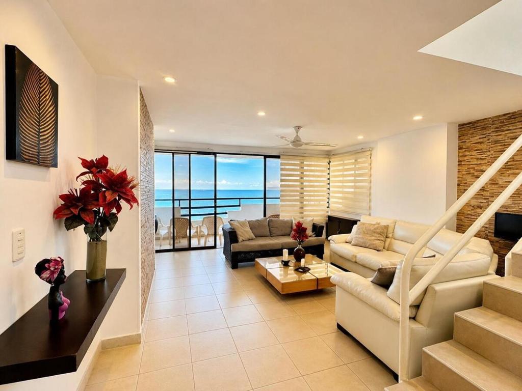 Oceanfront Duplex with Balcony El Laguito Cartagena - 1