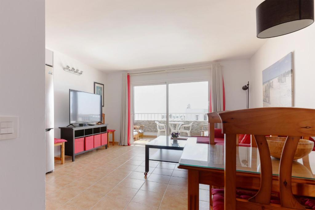 DARUMA APARTMENTS 2-Bedroom Duplex with Sea Views - 3