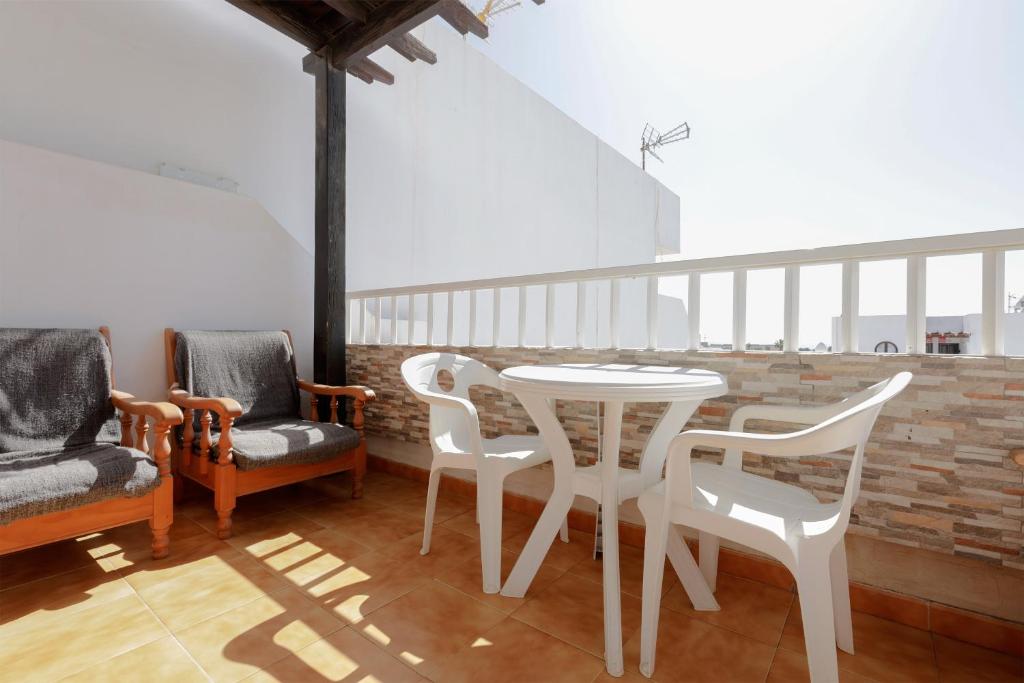 DARUMA APARTMENTS 2-Bedroom Duplex with Sea Views - 4