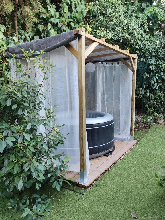 Joli studio climatisé avec jacuzzi privé et entrée indépendante - 3