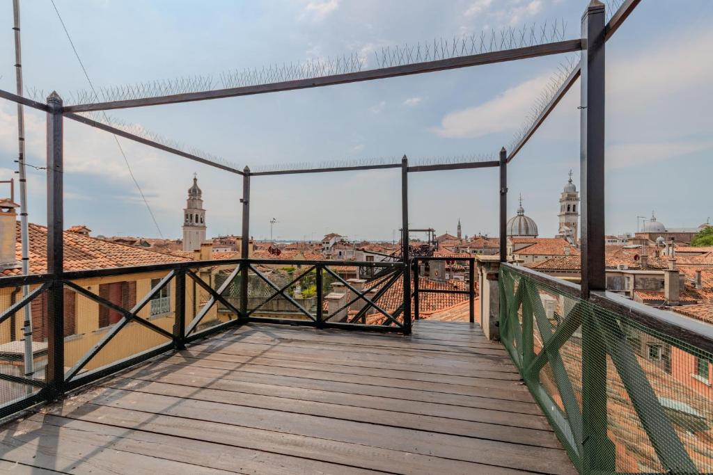 GuestHost - Suite San Lorenzo Chic Apartment with Private Courtyard - 4