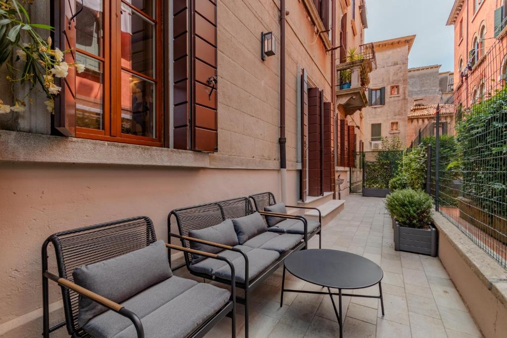GuestHost - Suite San Lorenzo Chic Apartment with Private Courtyard - 3