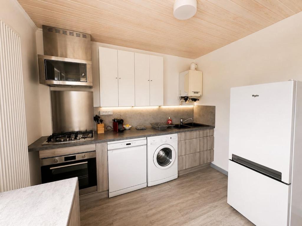 Benjamin - Bel appartement avec petit balcon vue latérale mer - 5