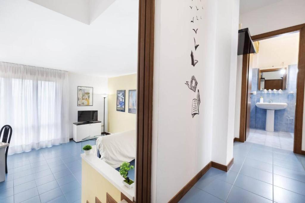 Charming 3-Bedroom Apartment in Riccione with Free Parking - 2