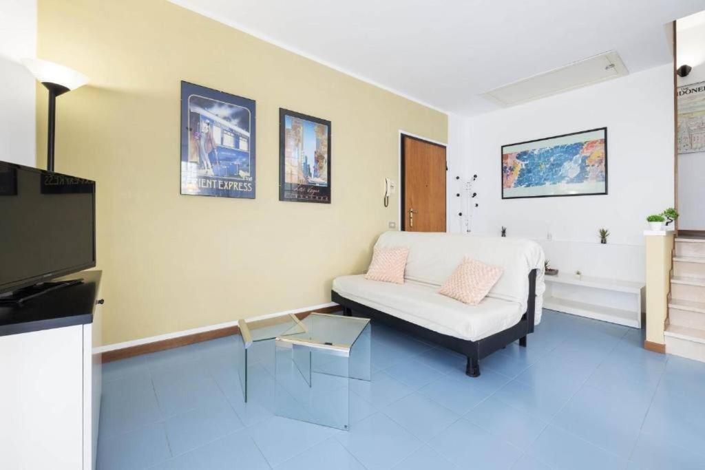 Charming 3-Bedroom Apartment in Riccione with Free Parking - 1