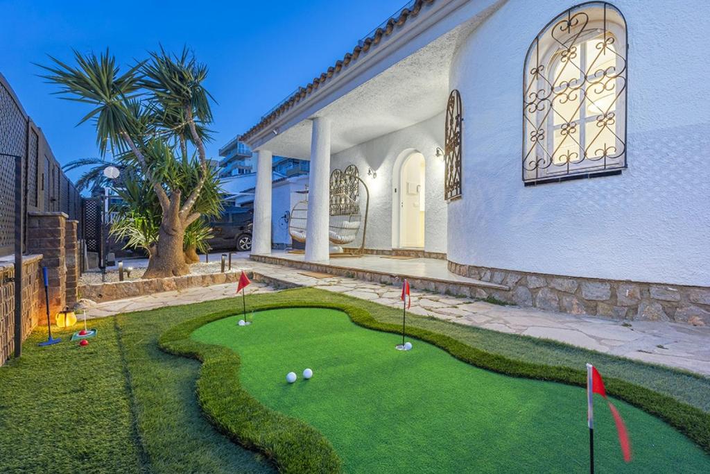 Vacalm Villa Judit - Beachfront Villa with Pool, Spa, BBQ, Fire Pit & Mini Golf - 4