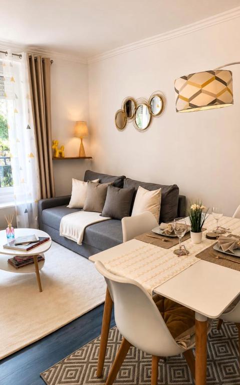 Cozy 2-Bedroom Apartment in Paris near Gare du Nord & Montmartre - 4
