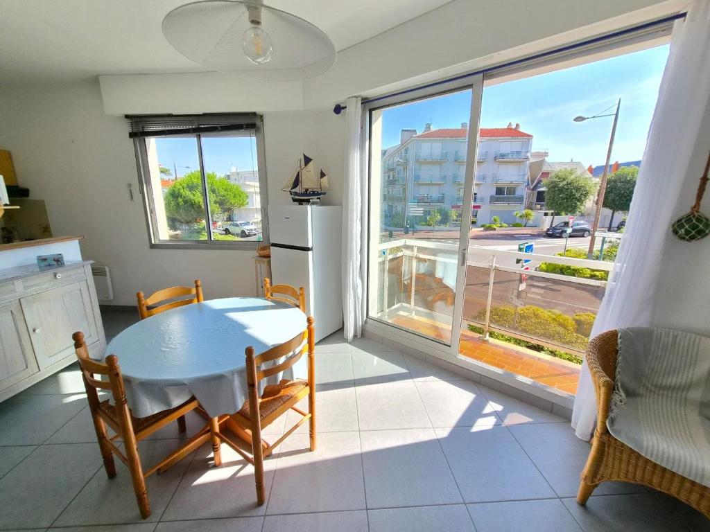 Studio Lumineux Proche Plage et Commerces aux Sables-d'Olonne Animaux Admis - FR-1-92-953 - 3