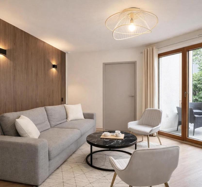 Porte de Versailles studio with terrace - 5