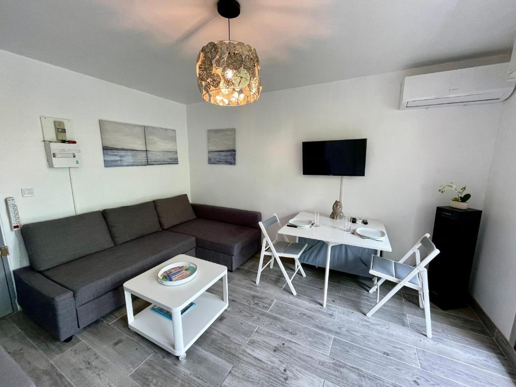 Gruissan - Studio rénové climatisé 2/3 pers, parking sécurisé, à 50m de la plage du Grazel - FR-1-796-16 - 1