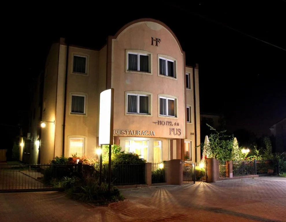 FusGym Resort，位于马佐夫舍地区奥扎鲁夫的酒店