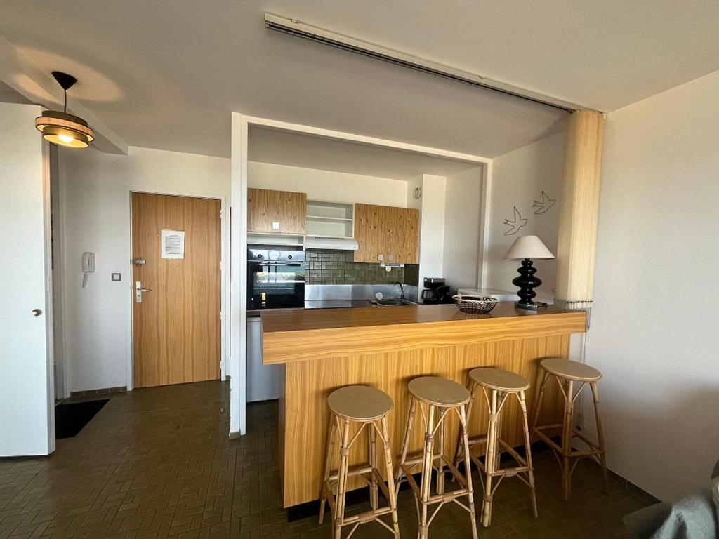 Appartement T2 RDC avec Jardinet et Accès Direct Plage, Parking Sécurisé, Proche Commerces - FR-1-374-2 - 4