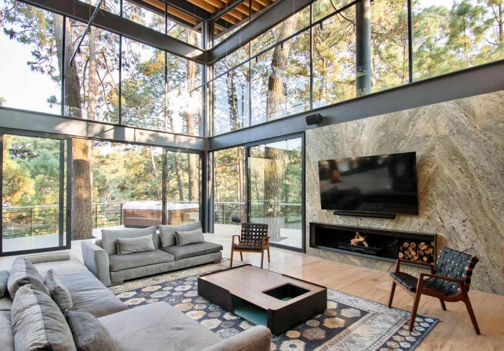 Architectural glass masterpiece villa in Avandaro Forest - 2