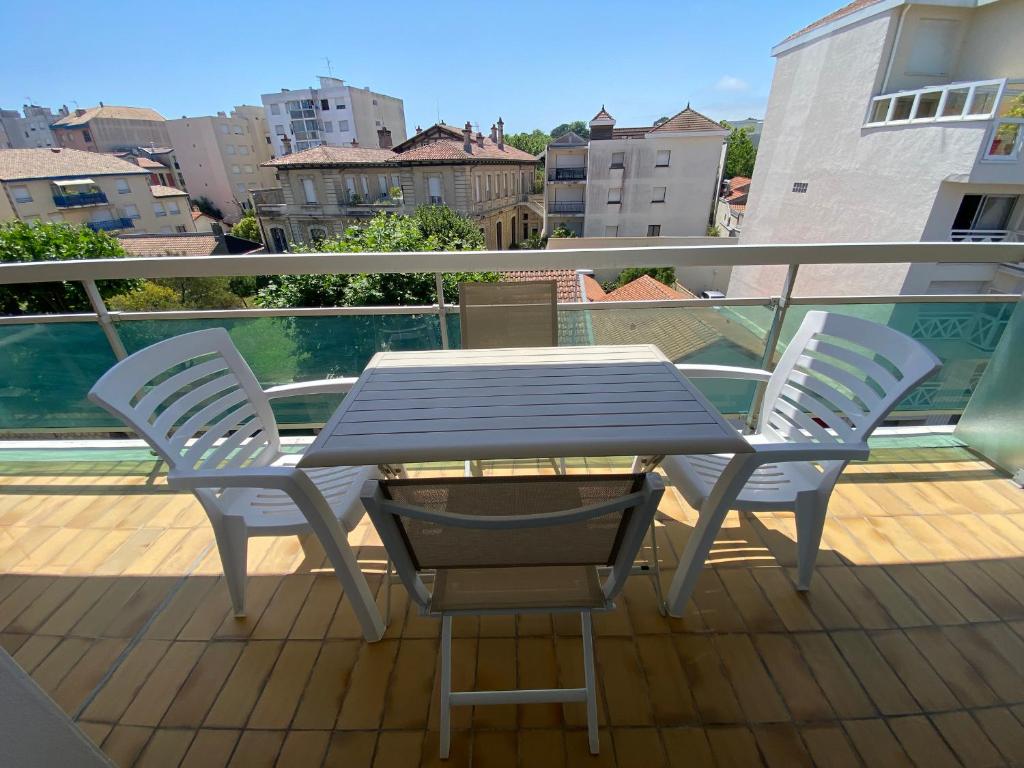 Studio en Centre-Ville d'Arcachon avec Balcon, Parking Privé et Wi-Fi, à 300m de la Plage - FR-1-374-28 - 1