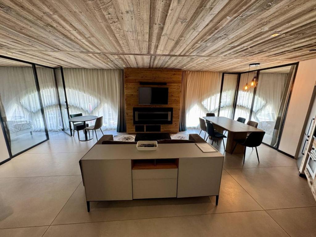 Bright 3 Bed Apartment - Arc 1950 - Auberge Jerome - 3