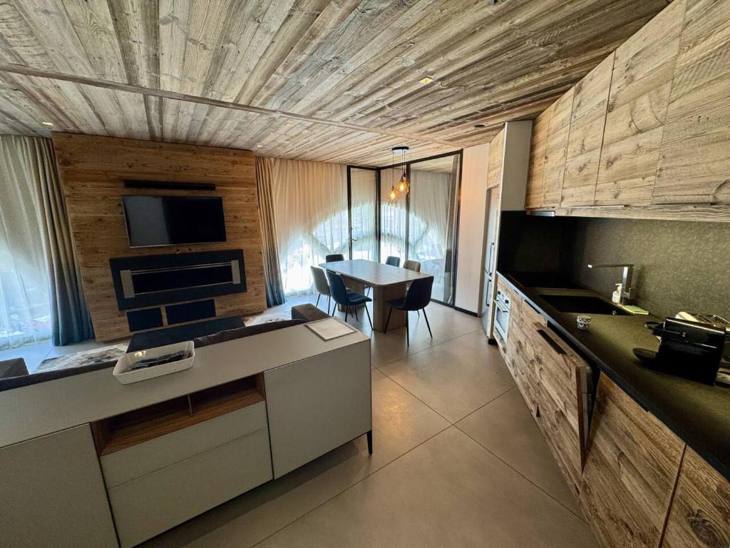 Bright 3 Bed Apartment - Arc 1950 - Auberge Jerome - 4