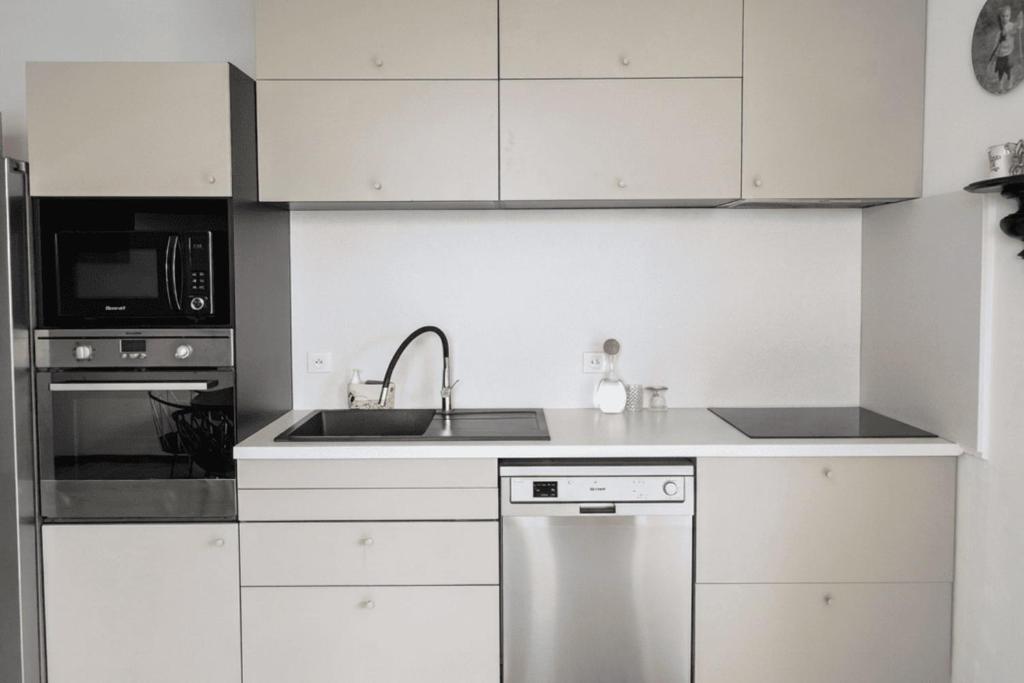 Apartment with Jacuzzi and Courtyard in Andernos - 4