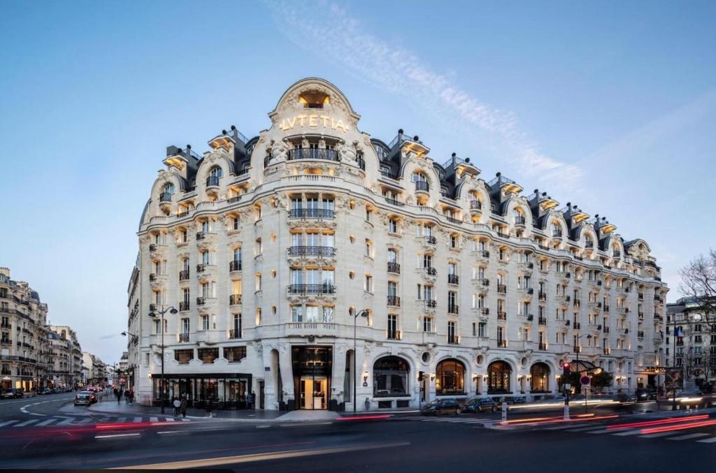 Saint-Germain-des-Prés Elegant Paris Apartment - 4