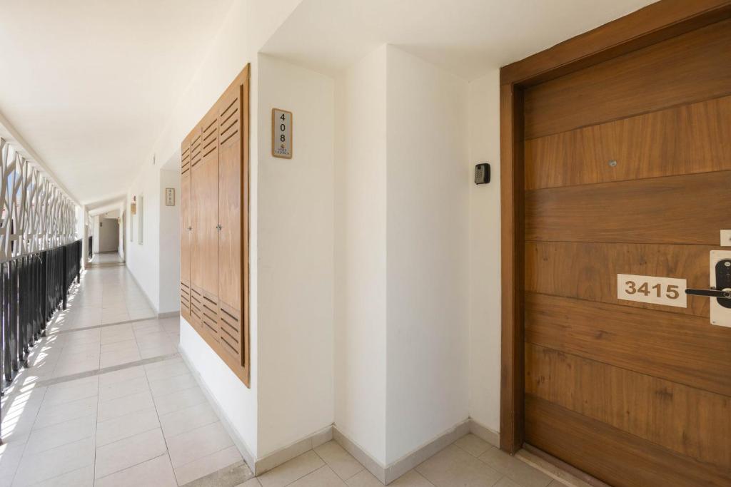 Vista La Jolla 2 Bedroom 408 - 2