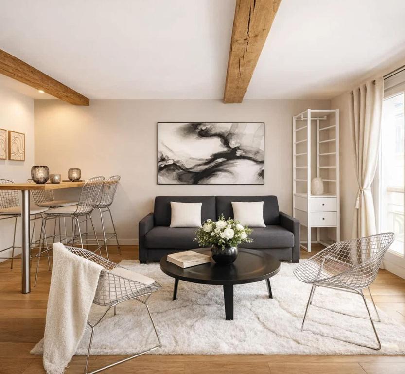 Chic Apartment in Notre-Dame de Paris - 4