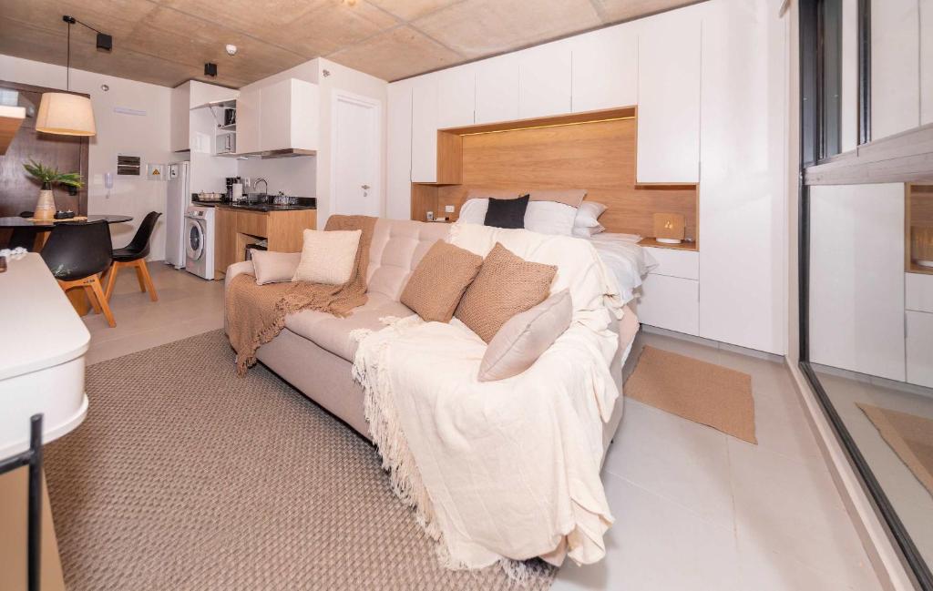 Chic First Del Sol Studio Near Restaurants & Shops - 1