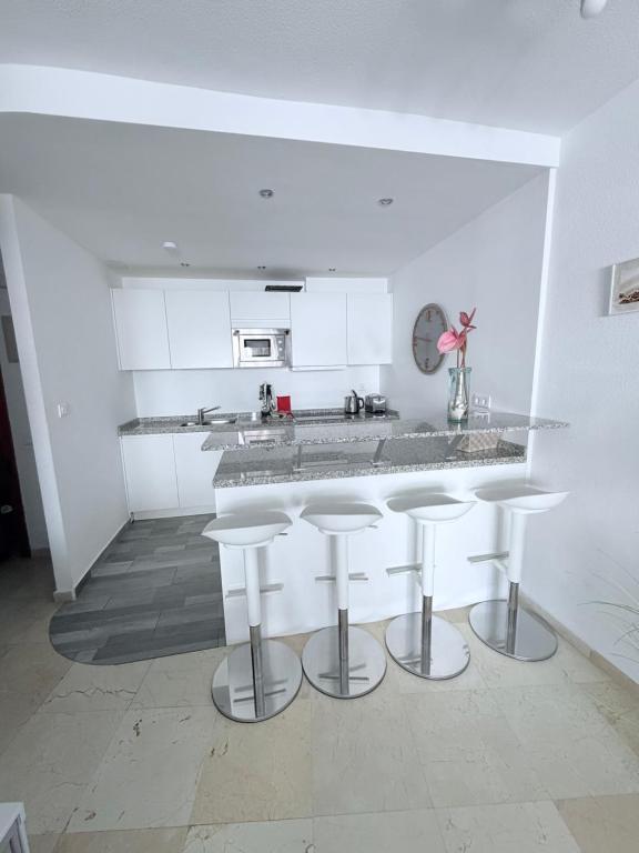 Estepona Port Apartment - Sea Views, Sleeps 6 - 5