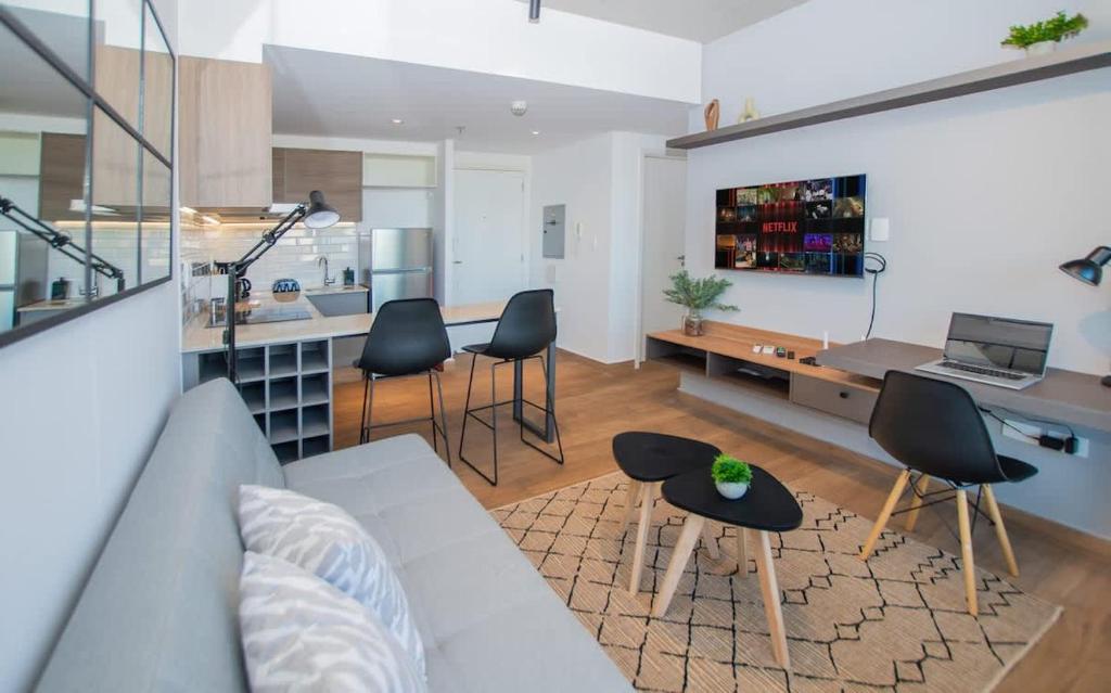 Modern Hassler Apt Great View Pool & Gym Access - 5