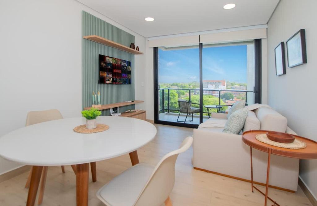 Chic & Modern 1BR Near Top Malls Pool & Gym - 1