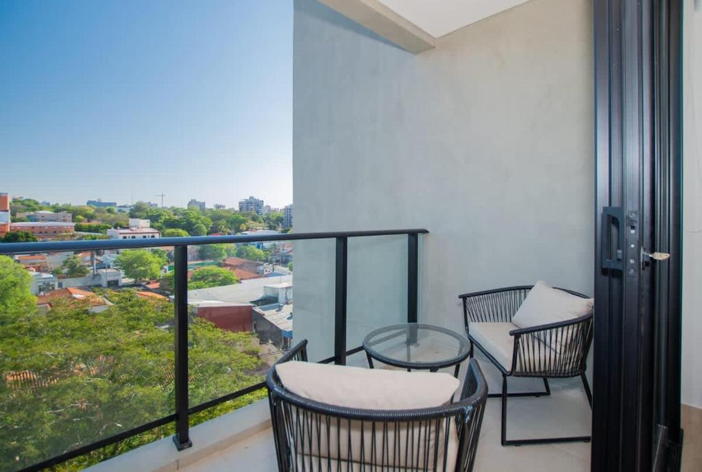 Chic & Modern 1BR Near Top Malls Pool & Gym - 4