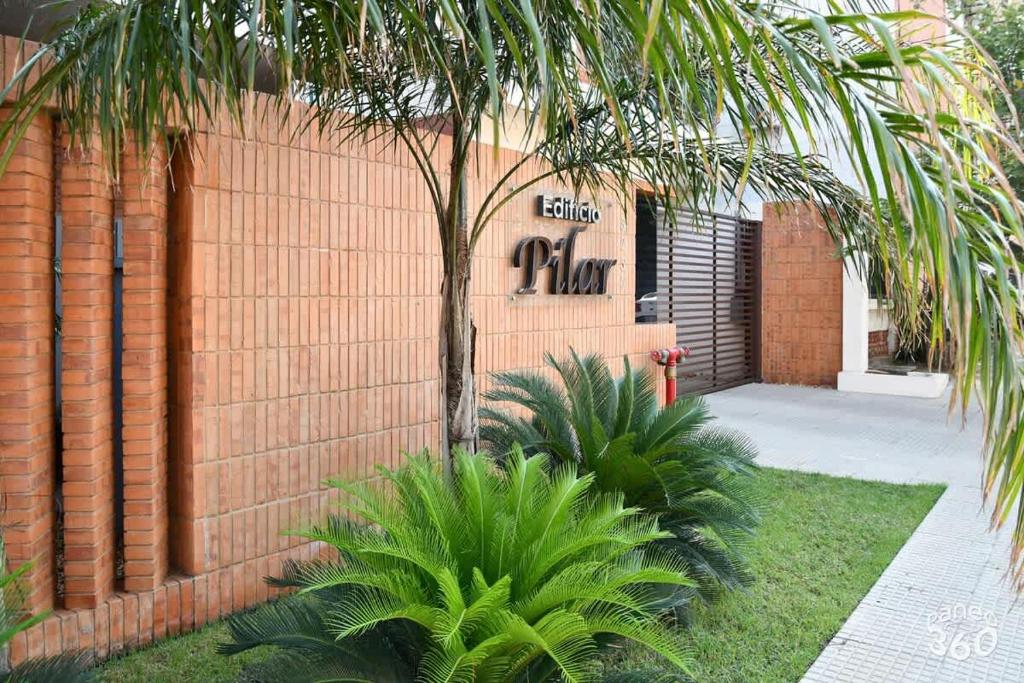 Urban 1BR Outdoor Pool Desk BBQ Shops Nearby - 3