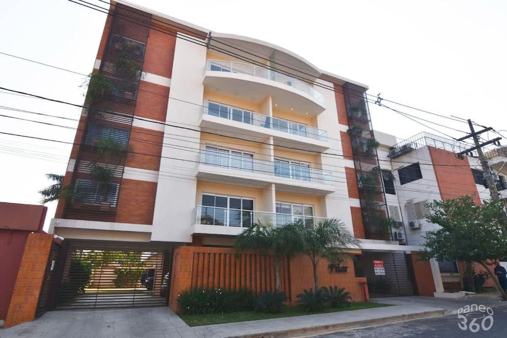 Urban 1BR Outdoor Pool Desk BBQ Shops Nearby - 5