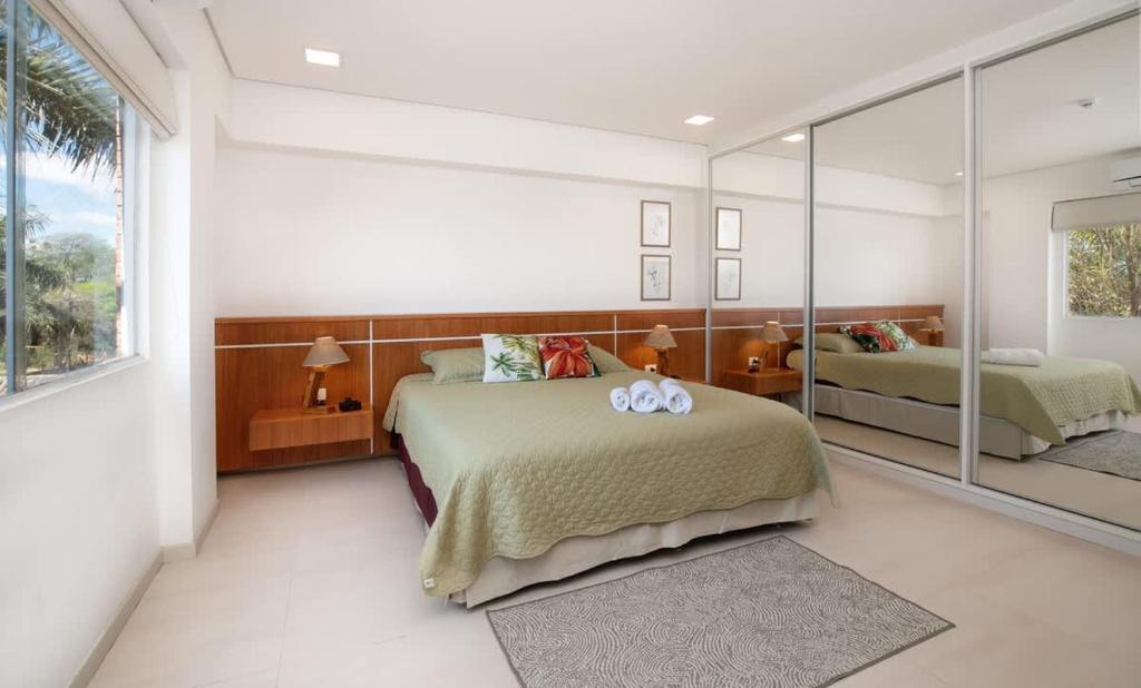 Modern 2BR in Pilar Kitchen City Views Pool - 3