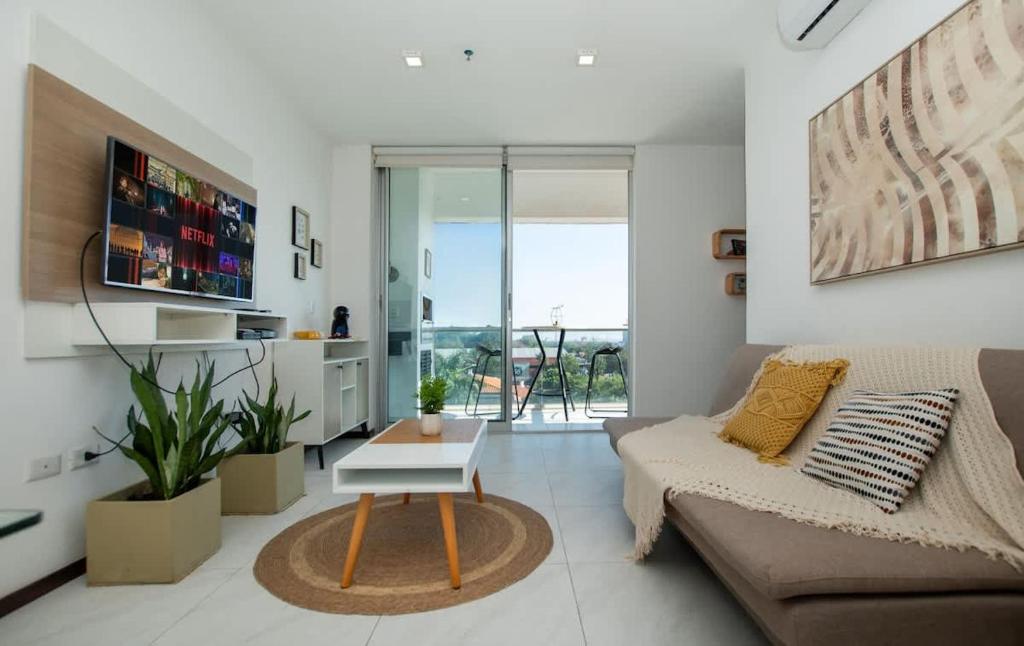 Fully Equipped Apt Pool & Workspace City Views - 1